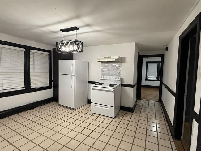 Building Photo - 121 Central Ave