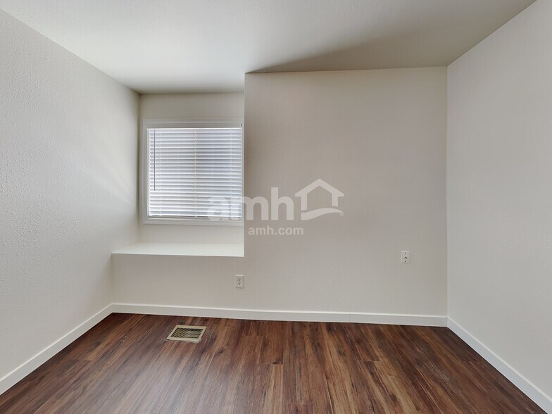 Building Photo - 7890 W Powell St