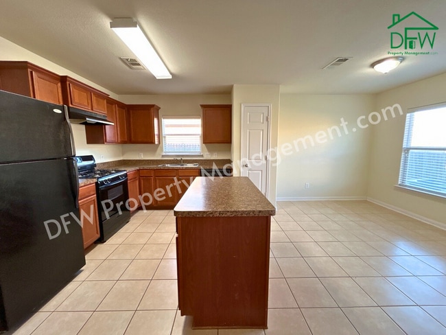 Building Photo - 10009 Iron Ridge Dr