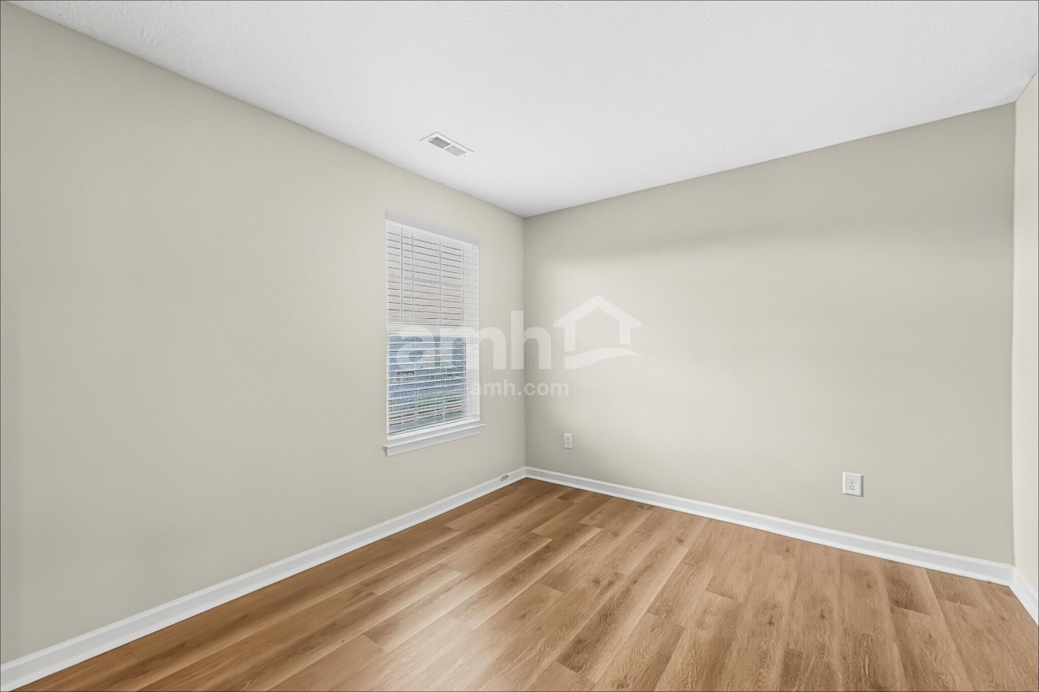 Building Photo - 644 Classic Ln