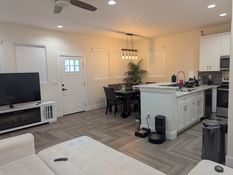 Building Photo - 8217 N Brooks St