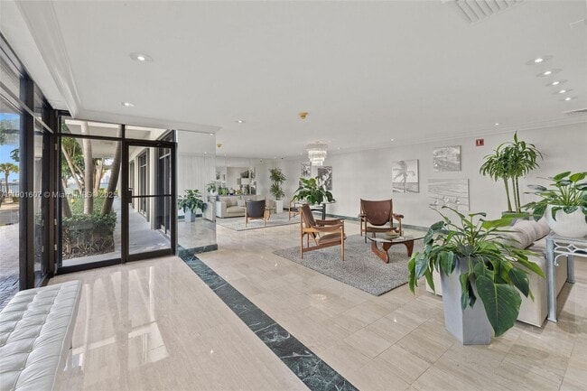 Building Photo - 1408 Brickell Bay Dr