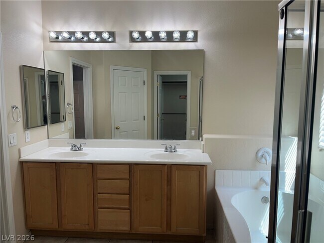 Building Photo - 10922 Moonbeam Glow Ln