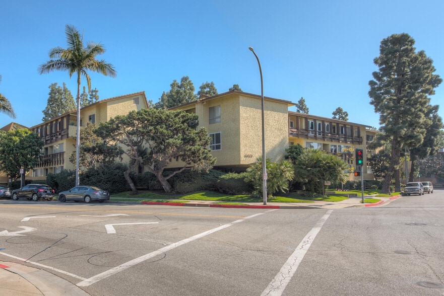 Building Photo - 5600 Kensington Way