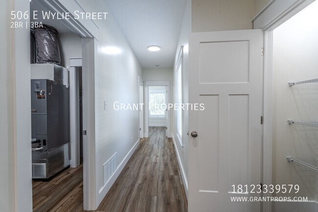 Building Photo - 506 E Wylie St