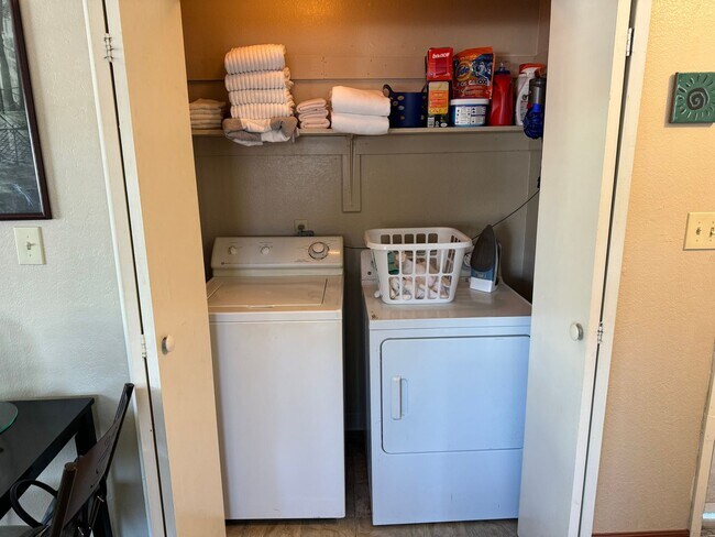 Building Photo - Caliente 4-plex