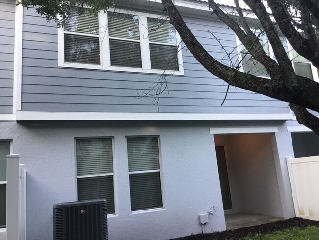 Building Photo - Gorgeous 3 bedrooms, 3.5 baths plus a LOFT...