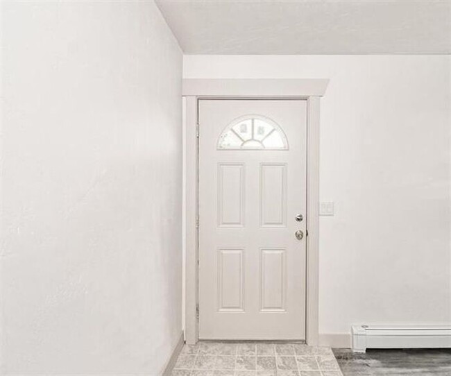 Building Photo - Stunning, Newly Remodeled Condo in Southri...