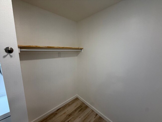 Building Photo - Newly Remodeled | All Utilities Included | AC + Heat | Move-In Ready