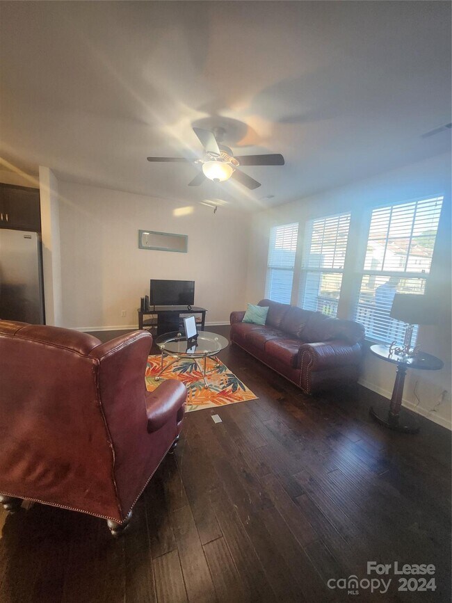 Building Photo - 8513 Sharonbrook Dr