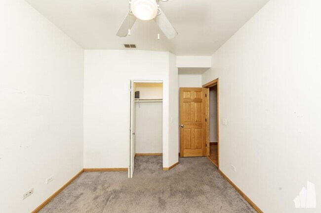 Building Photo - 2 bedroom in Chicago IL 60615
