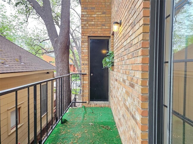 Building Photo - 505 W 18th St