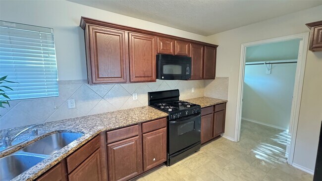 Building Photo - 914 Crestmont Trail Dr