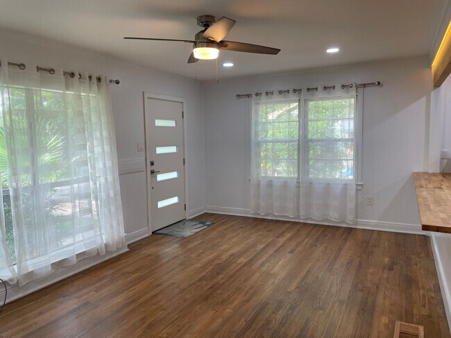 Building Photo - 2/1 Beach Bungalow in Biloxi