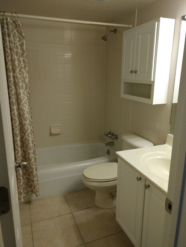 Building Photo - 1700 SW 16th Ct