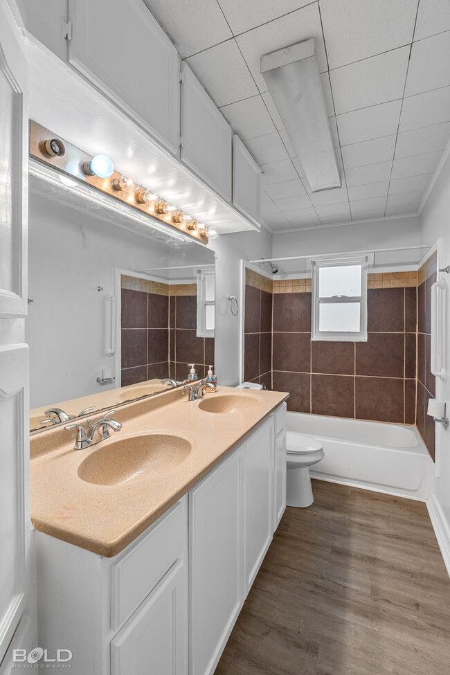 Building Photo - 7062 Winburn Dr