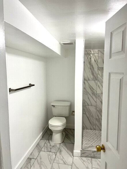Building Photo - 3022 Warder St NW