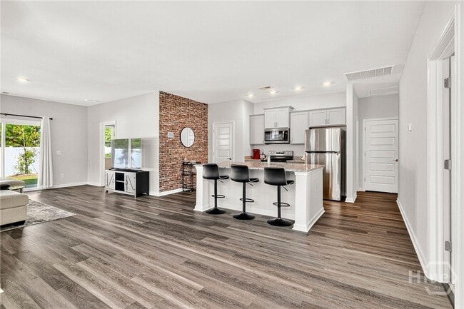 Building Photo - 170 Holloway Hl