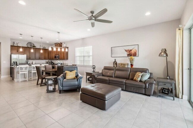 Building Photo - For Rent: Immaculate 3 Bed, 3 Bath + Flex ...