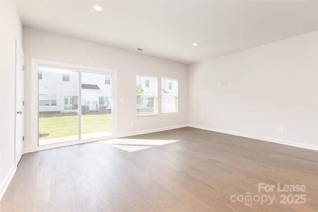 Building Photo - 1735 Braemar Vlg Dr