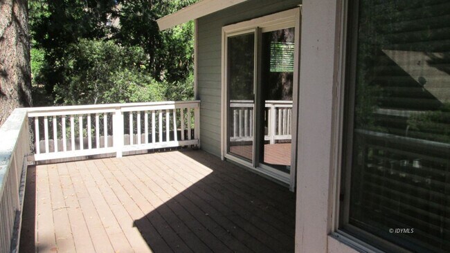 Building Photo - 3 bedroom Rental with garage