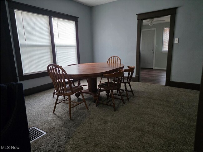 Building Photo - 823 Beatty Ave