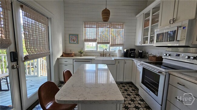 Building Photo - 14 E 41st St