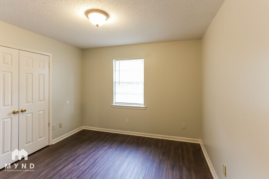 Building Photo - 2975 Fairlane Dr