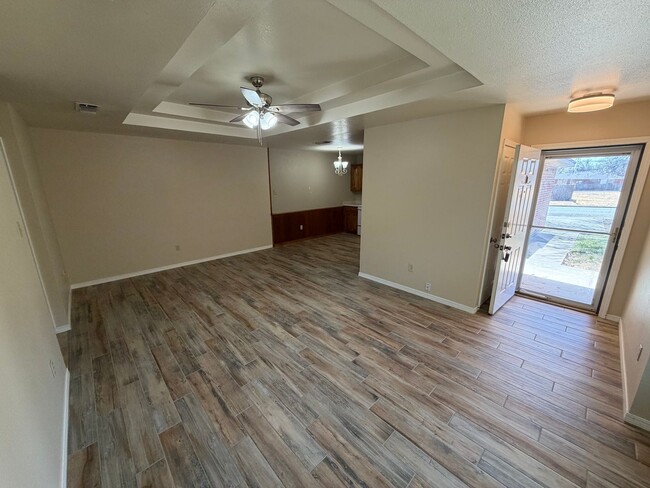 Building Photo - 732 Foster Ln