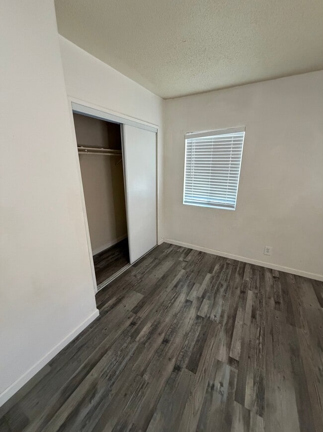 Building Photo - 917 Chester Pl
