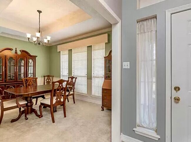 Building Photo - 815 Montreal Dr