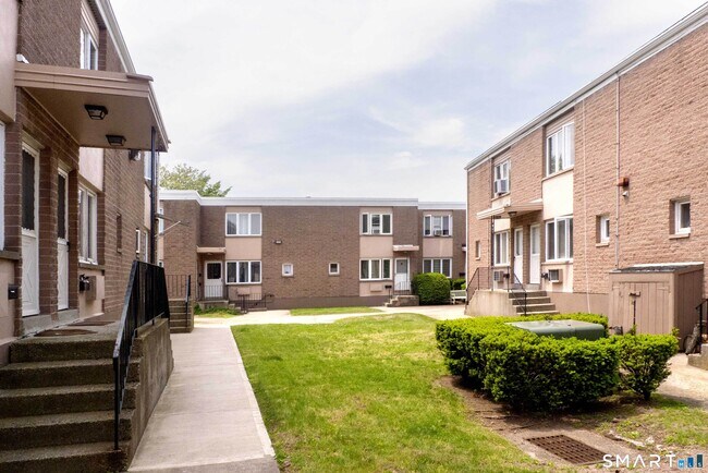 Building Photo - 120 Wooster St