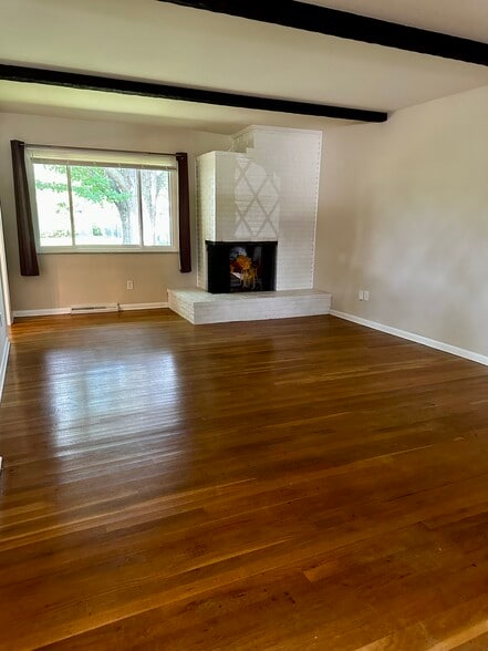 Building Photo - 2671 Montcalm Rd