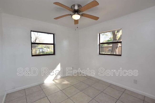 Building Photo - 105 Flamingo Dr