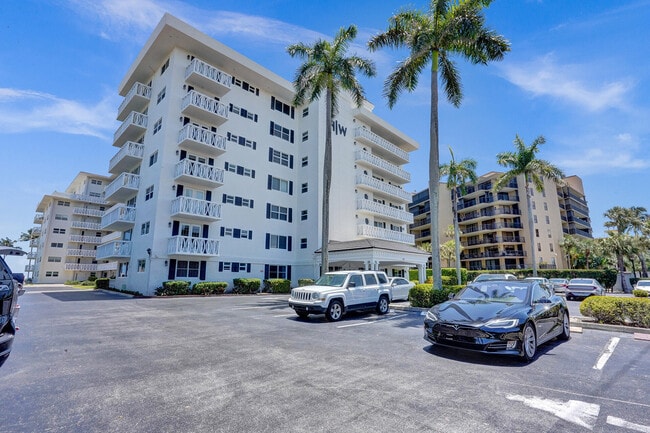 Building Photo - 1159 Hillsboro Mile