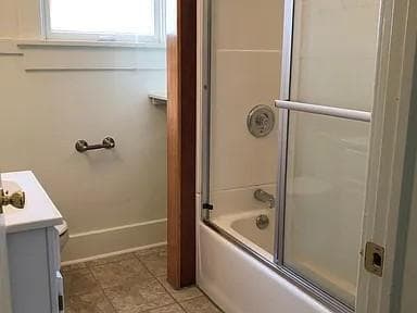 Building Photo - 1112 E 2nd St