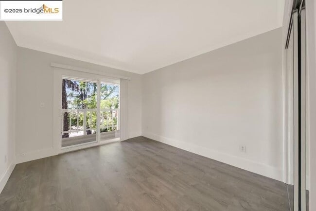 Building Photo - 905 Lido Cir