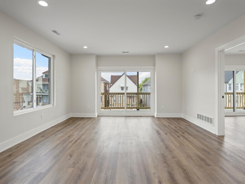 Building Photo - 3041 Holbrook St