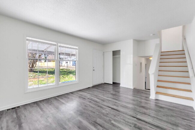 Building Photo - Spacious 4BR, 2BA Tri-Level Home with versatility and flexibility.  $1675 /mo rent***