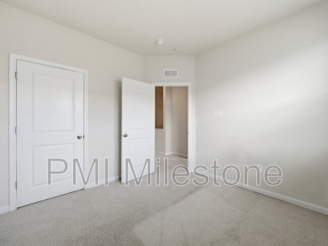Building Photo - 7055 Delegate Pl
