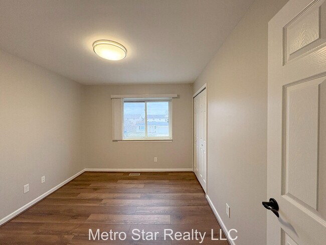 Building Photo - 1553 Lakewood Dr