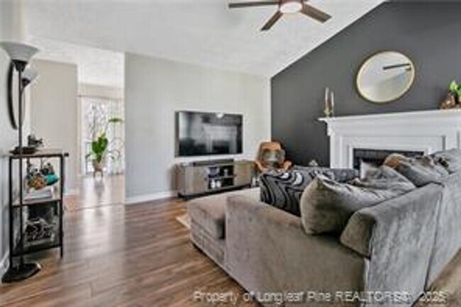 Building Photo - 2527 SIlverbell