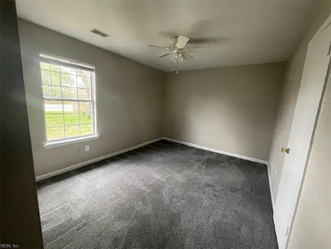 Building Photo - 4005 Rainbow Dr