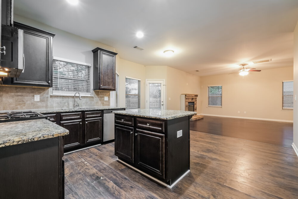 Building Photo - 559 Dahlia Dr