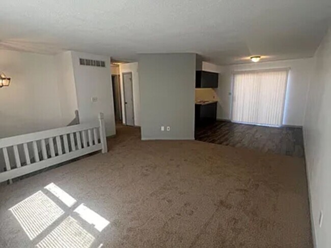 Building Photo - 431-431 Maple Grove Way
