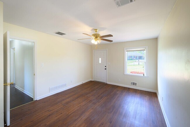 Building Photo - Updated 3BR Home with Fenced Yard on Quiet Street in Lake City