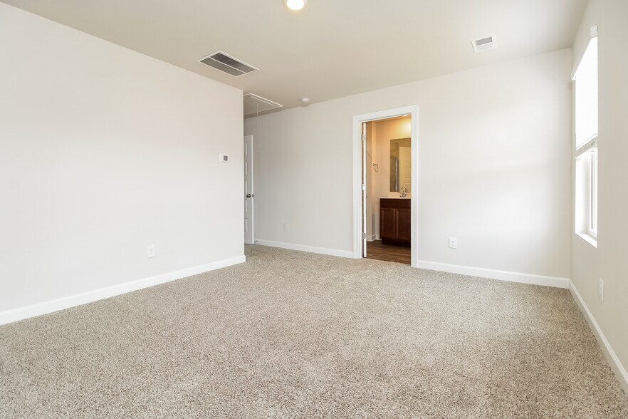 Building Photo - 131 Telford Dr