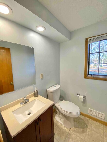 Building Photo - 15548 Brewster Rd