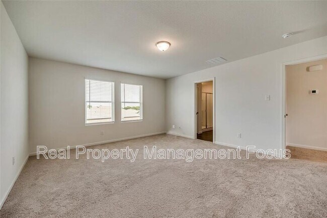 Building Photo - 713 Peach Tree Ln
