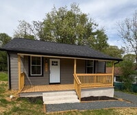Building Photo - Stand alone home in Madison Heights close to everything.